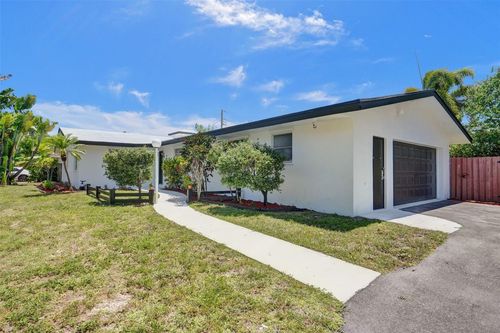 4017 Ne 18th Ave, Oakland Park, FL, 33334-5437 | Card Image