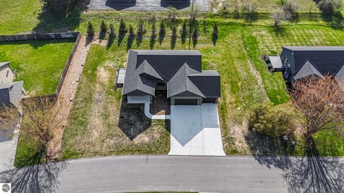 4054 Center Farm Ln, Traverse City, MI, 49685-7489 | Card Image