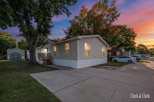 296 Kenlock St Se, Grand Rapids, MI, 49548-6891 | Card Image