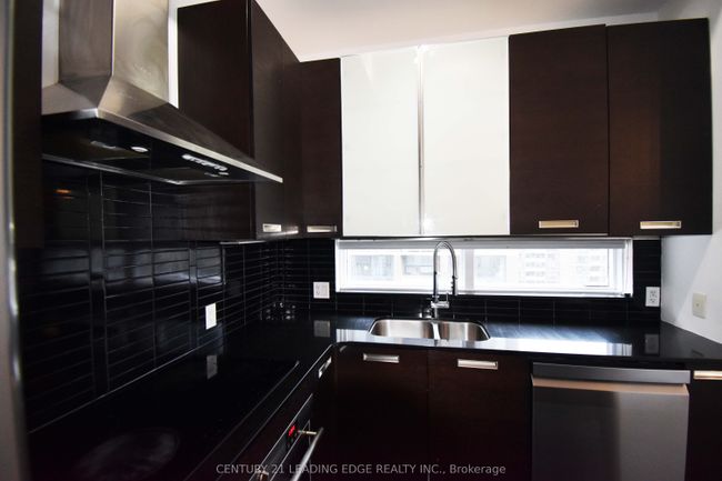 1503 - 21 Balmuto St, Condo with 2 bedrooms, 2 bathrooms and null parking in Toronto ON | Image 16