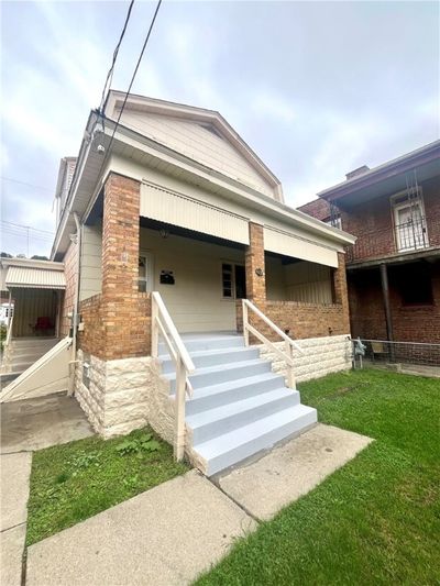 Such a nice large front porch. | Image 1