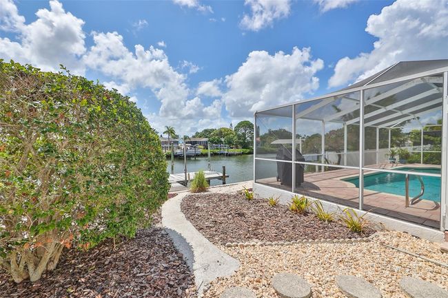 908 Chipaway Drive, House other with 3 bedrooms, 2 bathrooms and null parking in Apollo Beach FL | Image 26