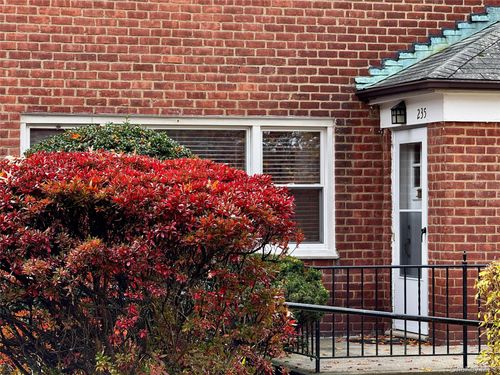 235-235 S Buckhout St, Irvington, NY, 10533-2208 | Card Image