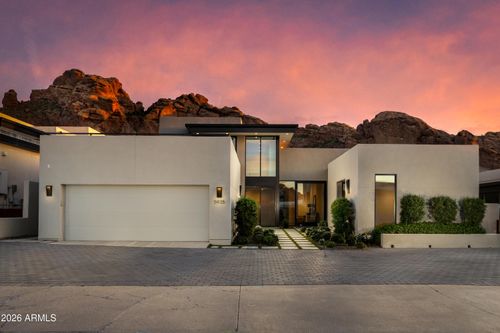 5935 N Echo Canyon Ln, Phoenix, AZ, 85018-1249 | Card Image