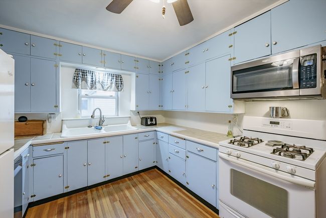 8 Wright St, House other with 4 bedrooms, 2 bathrooms and 2 parking in Easthampton MA | Image 31