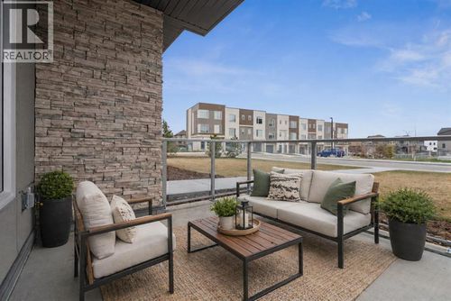 655 Shawnee Sq Sw, Calgary, AB, T2Y1E3 | Card Image