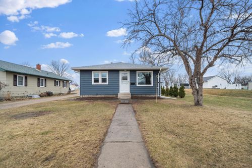 527 4th St N, Sauk Centre, MN, 56378-1001 | Card Image