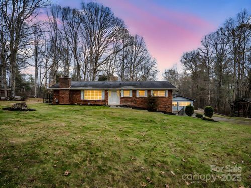 136 Old Tanglewood Trl, Hendersonville, NC, 28739-7152 | Card Image