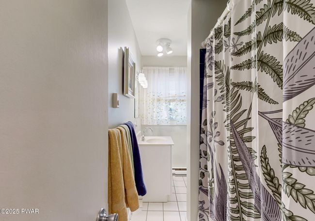 1st Floor Bathroom | Image 17