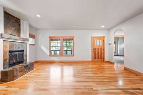 1562 Nw Lepage Pl, Bend, OR, 97703-5671 | Card Image