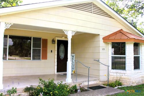 105 West Ave, Florence, TX, 76527-4043 | Card Image