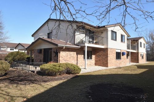 4502 S Greenridge Cir, Greenfield, WI, 53220-3300 | Card Image