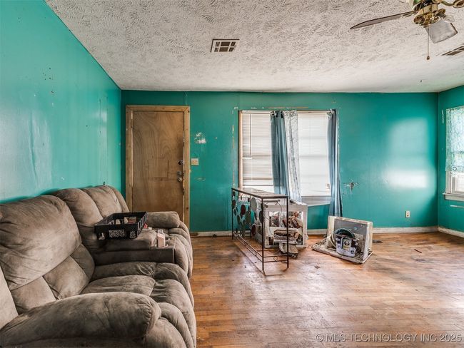 102 N Hayden St, House other with 3 bedrooms, 1 bathrooms and null parking in Chouteau OK | Image 6