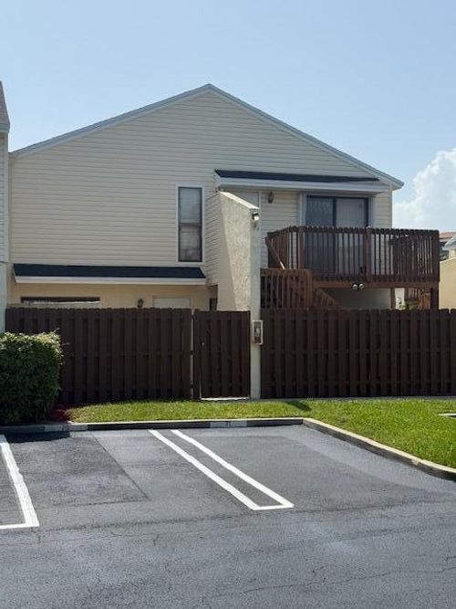 p104-641 Executive Center P104 Drive, West Palm Beach, FL, 33401 | Card Image