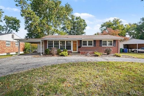285 W Saint Anthony Lane, Florissant, MO, 63031 | Card Image