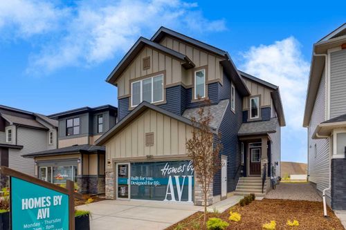 560 Walgrove Blvd Se, Calgary, AB, T2X4Y7 | Card Image