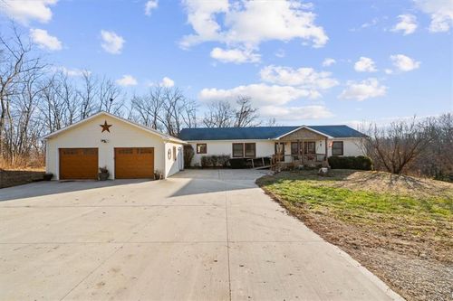 17890 Coffin Rd, Leavenworth, KS, 66048-6464 | Card Image