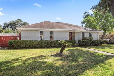 7207 Nightingale Circle, House other with 4 bedrooms, 3 bathrooms and null parking in Texas City TX | Image 2