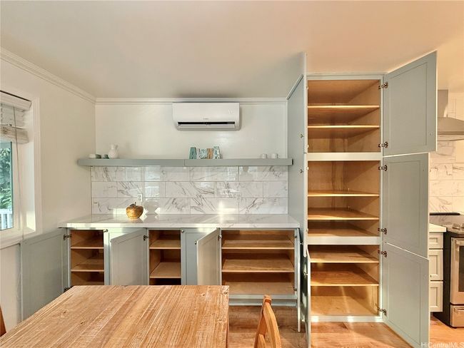 Double walled in livingrm & diningroom | Image 11
