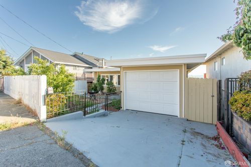 16575 Toledo St, Castro Valley, CA, 94578-1259 | Card Image