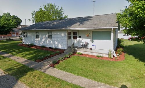 104 E Michigan Ave, White Pigeon, MI, 49099-9001 | Card Image