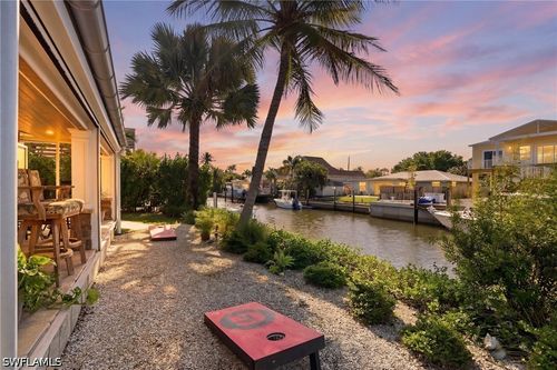 2672 Gulfview Dr, NAPLES, FL, 34112-5871 | Card Image