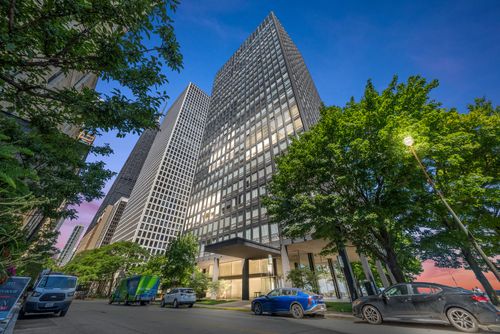 8l-860 N Lake Shore Dr, Chicago, IL, 60611-1765 | Card Image