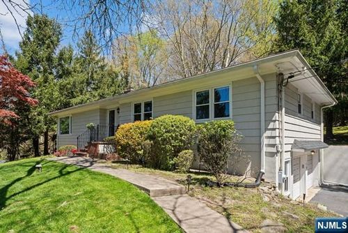 7 Rolling Ridge Rd, Upper Saddle River, NJ, 07458-1704 | Card Image