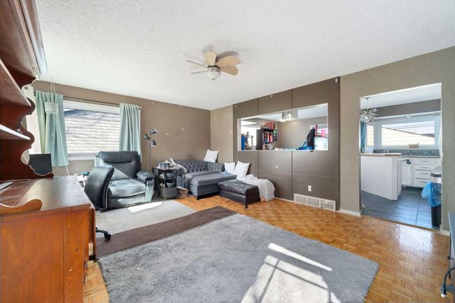 48 Franklin Dr Se, House other with 3 bedrooms, 2 bathrooms and 2 parking in Calgary AB | Image 8