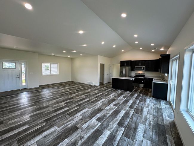 Living/Dining/Kitchen | Image 7