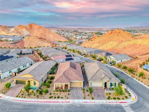 32 Tatahatso Point St, Henderson, NV, 89011-3802 | Card Image