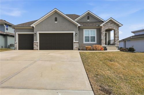 2617 Sw Hook Farm Lane, Lee's Summit, MO, 64082 | Card Image