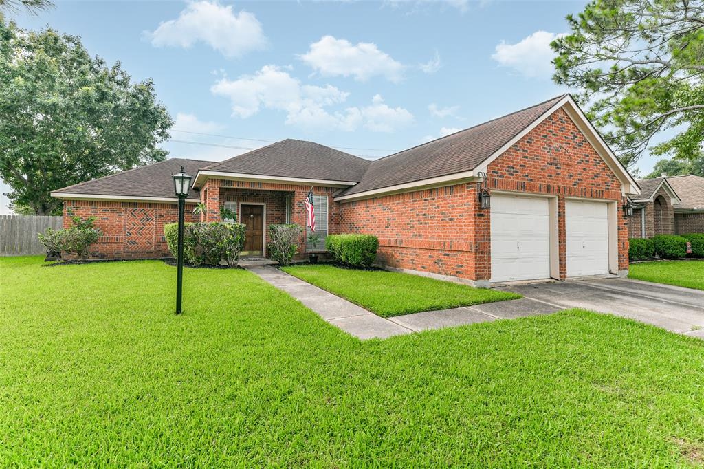 Widerop Ln, Friendswood, TX 77546