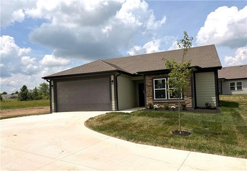 1300 Ne Sequoia Ct, Oak Grove, MO, 64075-5501 | Card Image