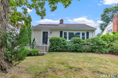 215 Bennett St, Fairfield, CT, 06825-1374 | Card Image