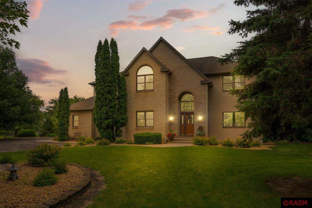 Honeysuckle Ln, North Mankato, MN 56003