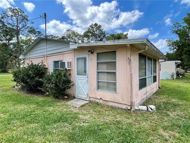 Side of Home | Image 17