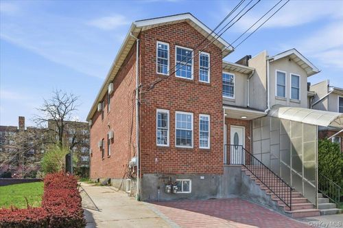 8434 169th Street, New York, NY, 11432 | Card Image