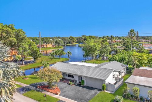 1245 Nw 92nd Ave, Pembroke Pines, FL, 33024-4530 | Card Image