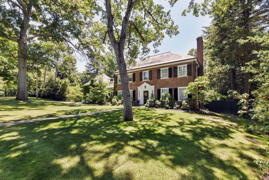 Laurel Rd, Chestnut Hill, MA 02467
