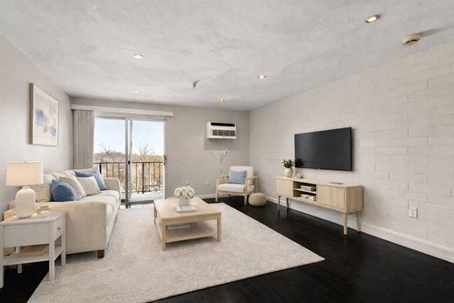 apt-811-115 W Squantum St, Quincy, MA, 02171-2115 | Card Image