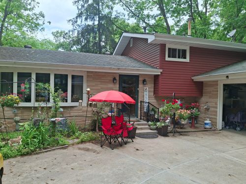 1954 Lawndale Dr, Valparaiso, IN, 46383-6617 | Card Image