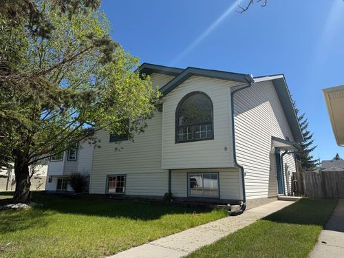 8 W Aarsby Rd, Cochrane, AB, T4C1M4 | Card Image