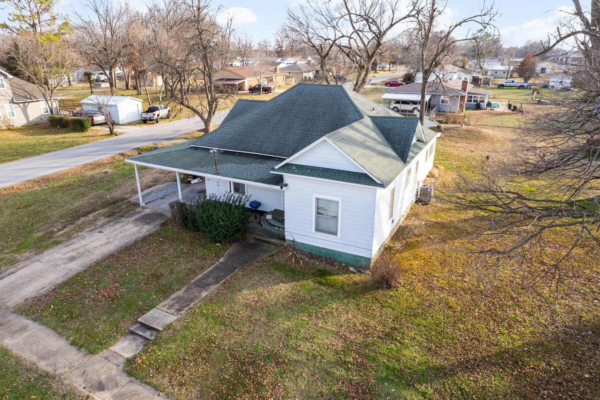 10th St, Grove, OK 74344