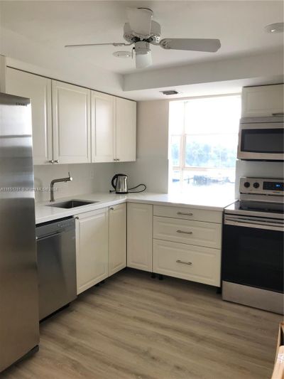 306 - 601 Three Islands Blvd, Condo with 2 bedrooms, 1 bathrooms and null parking in Hallandale Beach FL | Image 2