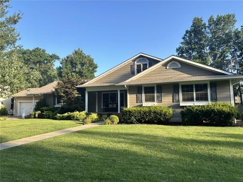 704 Twin Lakes Dr, Pittsburg, KS, 66762-6138 | Card Image