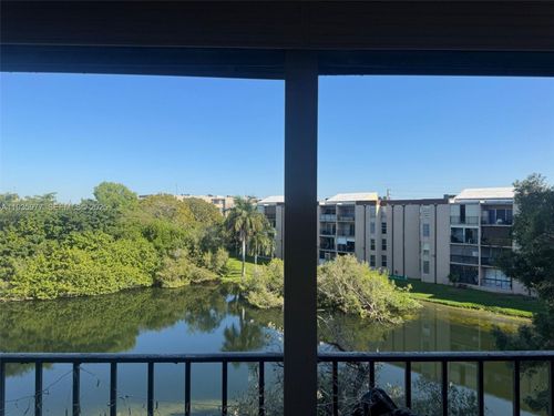 apt-408-8897 Fontainebleau Blvd, Miami, FL, 33172-4456 | Card Image