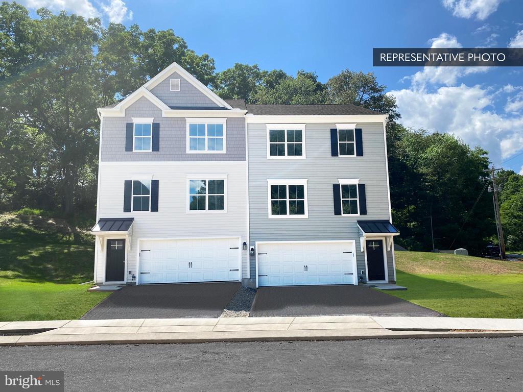 Dave Anne Cir, Stewartstown, PA 17363