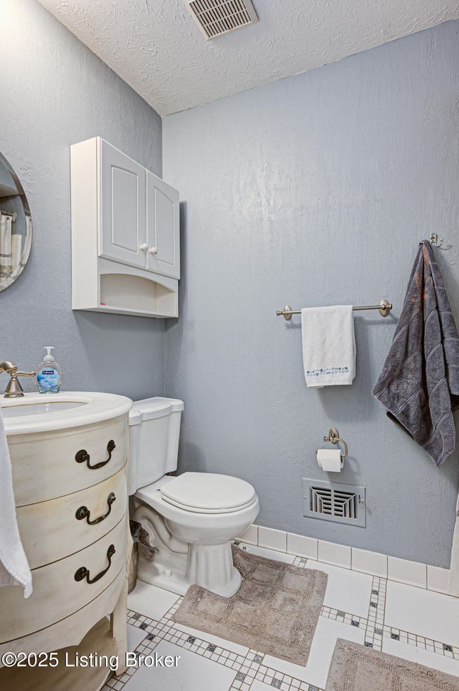 3904 Bayonne Ct, House other with 4 bedrooms, 3 bathrooms and null parking in Jeffersontown KY | Image 17