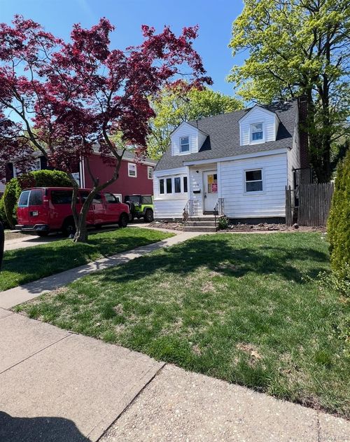 119 Broadfield Rd, Hempstead, NY, 11550-4603 | Card Image